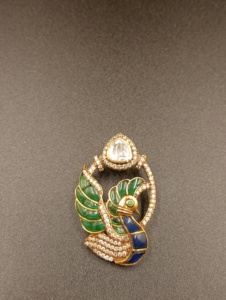 Colgante de pavo real chapado en oro con circonita talla pera, joyería vintage con temática animal, regalo unisex, colgante de cristal talla pera - Product Image 3