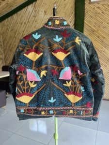 Chaqueta de terciopelo tejida con bordado y forro de algodón para mujer, diseño floral bohemio Suzani, abrigo étnico hecho a mano para invierno/primavera/verano - Product Image 5