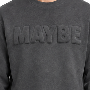 Sweat-shirt à col rond personnalisé en gros, gris foncé avec inscription « MAYBE » en relief - Product Image 3