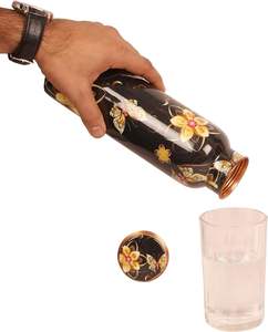 Botella de agua de cobre con base negra y estampado artístico de flores amarillas. Compre directamente de proveedor indio a precio mayorista. - Product Image 2