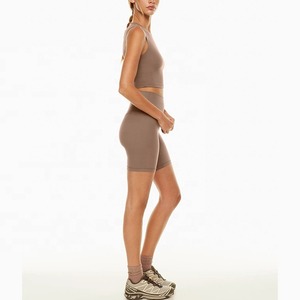 Débardeur pour femme en tissu premium durable, conçu pour une utilisation longue durée et des tenues décontractées élégantes - Product Image 2