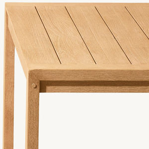 Mesa de comedor cuadrada de madera de teca con un estilo moderno y sencillo, ideal para comer al aire libre mientras disfrutas de la vista. - Product Image 3