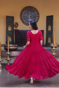 Vestido Anarkali de Diseñador con Bordado de Lentejuelas Zari y Apliques Florales, Vestido de Novia para Exportación - Product Image 3