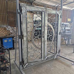 Puerta Artística de Acero con Detalles de Hierro Forjado, Superficie Acabada para Entradas de Lujo y Diseño Exterior de Villas con Jardín - Product Image 4