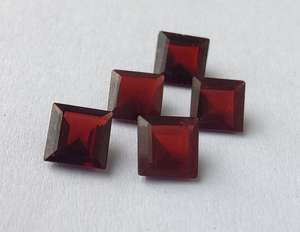 พลอยโกเมนสีแดงธรรมชาติทรงสี่เหลี่ยมเจียระไนแบบเหลี่ยมเพชรพลอย ขนาดมาตรฐานสำหรับทำเครื่องประดับ - Product Image 4