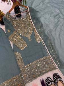 Collection de costumes Sharara ethniques de luxe Fendi en soie crêpe naturelle, entièrement brodés, avec haut à sequins et Sharara évasée - Product Image 4