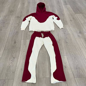 Ensemble de survêtement homme en molleton color block ondulé bordeaux et crème, comprenant un sweat à capuche et un pantalon de jogging large, idéal pour l'hiver - Product Image 3