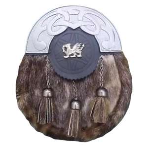 Il s'agit d'un sporran écossais gallois pour hommes, avec un motif de dragon. - Product Image 1