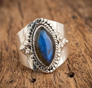 Anillo llamativo de labradorita marquesa – Anillo gótico de filigrana con gema azul brillante, hecho a mano, de plata, regalo para ella - Product Image 4