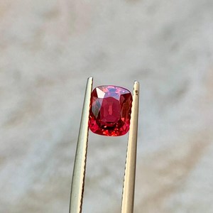 Espinela Roja Natural, Corte Cojín, Origen Myanmar, Perfecta para la Elaboración y Diseño de Joyería Fina - Product Image 1