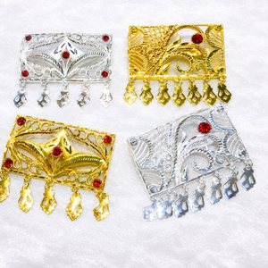 Peigne à cheveux MOLL JEWELLERS vintage plaqué or, fait main, écologique, étanche, élégant, en alliage, avec pampilles et mini-animaux - Product Image 4