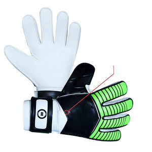 Conception confortable de qualité supérieure avec un excellent contrôle du ballon et une excellente adhérence. Gants de gardien de but de haute qualité. - Product Image 2