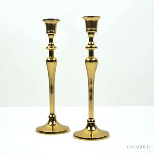 Les courbes élégantes du support métallique évoquent l'élégance et la sophistication, créant une atmosphère brillante et mémorable pour les dîners. - Product Image 4