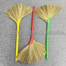 BALAI SOUPLE DE PAILLE avec POIGNÉE EN PLASTIQUE MATÉRIEL VÉGÉTAL NATUREL BROOMSTICK Contact écologique et multifonctionnel WA + 84916930070 - Product Image 2