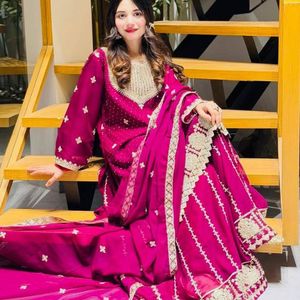 Traje Sharara Elegante de Georgette Fox de Royal Export con Bordado de Lentejuelas y Cordones, y Dupatta para Fiestas - Product Image 4
