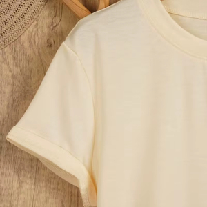 Camiseta de Cuello Redondo para Mujer, Diseño Minimalista con Estampado Floral en Tonos Beige, Marrón y Rosa, Ecológica, Transpirable, 100% Algodón, Estilo Casual - Product Image 3
