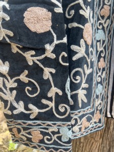 เสื้อแจ็คเก็ตผ้าฝ้ายดิบปักลายซูซานี งานแฮนด์เมด ตกแต่งด้วยผ้ากำมะหยี่แบบควิลท์ สไตล์โบโฮ - Product Image 5