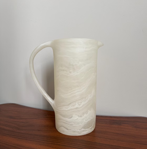 Jarra de resina de la mejor calidad, vajilla ecológica para servir agua, con tamaño y diseño personalizados a un precio asequible. - Product Image 1
