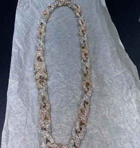 Chaîne cubaine en moissanite et diamant, style hip-hop, entièrement sertie, collier de luxe pour homme, disponible à la vente en gros - Product Image 1