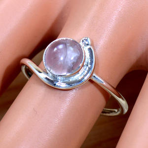 Anillos de Piedras Preciosas Semipreciosas de Cuarzo Rosa Natural de Diseño Recién Llegados, Anillos de Plata de Ley 925 a Precio de Mayoreo - Product Image 1