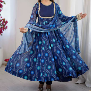 Conjunto de Pantalón y Dupatta de Seda de Alta Calidad para Niñas, Estilo Moderno, para Boda, Sin Arrugas, con Detalles Elaborados y Estampado - Product Image 1