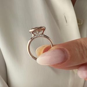 Anillo de Compromiso con Diamante Ovalado de 3 Quilates Cultivado en Laboratorio, Media Montura en Oro Rosa, Diamantes Pavé, Certificado IGI - Product Image 3