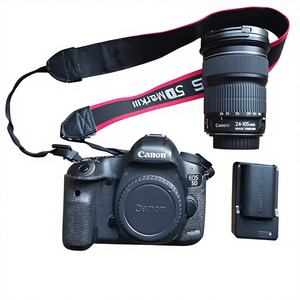 <span class=keywords><strong>Appareil</strong></span> <span class=keywords><strong>photo</strong></span> <span class=keywords><strong>numérique</strong></span> <span class=keywords><strong>reflex</strong></span> plein format professionnel Canon 5D Mark III d'<span class=keywords><strong>occasion</strong></span> avec objectif 24-105 mm, idéal pour le streaming en direct - Product Image 1