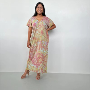 Robe caftan en jersey de coton tie-dye Alisa, style marocain, vêtements de détente pour femmes, robe t-shirt à col en V avec poches - Product Image 1