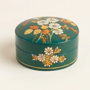 Caja de Joyería Cilíndrica Premium con Estampado Floral Cachemir en Color Verde, Estilo Tradicional con Tapas para Almacenamiento de Joyas - Product Image 2