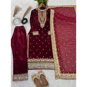 Conjunto de Diseño Artesanal con Silueta Recta, Top de Terciopelo con Cuello Redondo y Dupatta, y Pantalón con Bordado Pesado de Lentejuelas - Product Image 3