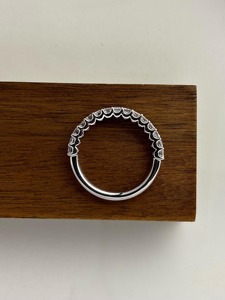 แหวนเพชรทรงเหลี่ยมมรกต 1.50 กะรัต เพชรเพาะเลี้ยงในห้องปฏิบัติการ แหวนนิรันดร์ทองคำขาว 14K ครึ่งวงแหวนนิรันดร์ แหวนแต่งงานแบบซ้อนได้ เพชร CVD - Product Image 5