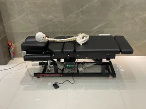Table de chiropratique électrique réglable à chute d'air automatique la plus vendue pour la physiothérapie – Fabricant en gros - Product Image 2