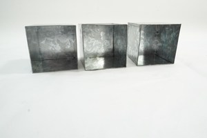 Macetas de Metal Galvanizado Rústicas y Ecológicas, Cuadradas, con Patrón Acanalado, Acabado Duradero para Jardín Interior/Exterior y Hogar - Product Image 5