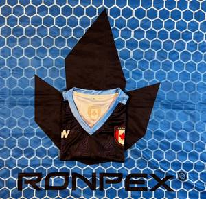T-shirt en tricot à manches courtes et col en V pour homme avec motif de dessin animé, style streetwear, impression numérique, respirant, coupe classique - Product Image 3