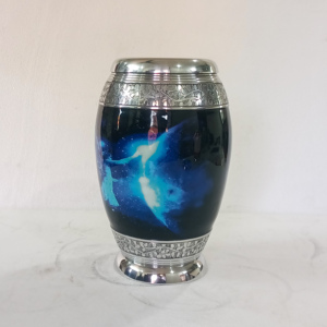 Urna Funeraria EVANA IMPEX Azul Marino Metálica Estilo Americano para Adultos, Diseño de Ángel con Bandas Plateadas, Diseño Personalizado Monarca, 200 Pulgadas Cúbicas - Product Image 2