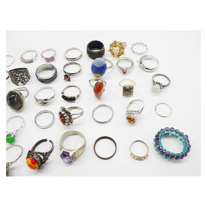 Juego de Accesorios de Excelente Calidad a un Precio Increíble, 50 Anillos de Moda Unisex Usados, Hechos en China, Resistentes al Agua - Product Image 1