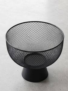 Panier de rangement pour fruits en fil métallique noir avec support sur pied et base en bois, idéal pour la cuisine et la présentation - Vente en gros - Product Image 3