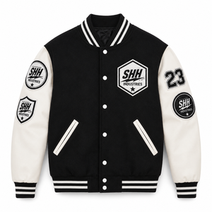 แจ็คเก็ต Letterman Varsity สีดำแบบกำหนดเอง พร้อมปักโลโก้ หมายเลข 23 แขนเสื้อตัดสี กระดุมแป๊กด้านหน้า สไตล์เรโทร โดย SHH - Product Image 1