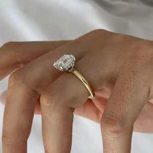 แหวนเพชรแต่งงานทรง Asscher ดีไซน์หรูหรา ประดับด้วยวงแหวนรอบเพชรแบบซ่อน สองสี 2 กะรัต เพชรเพาะเลี้ยง ตัวเรือนทองคำขาว 18k - Product Image 6