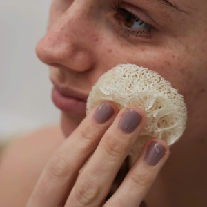 Boules faciales en loofah naturel de taille personnalisée de haute qualité, emballage biodégradable, cultivées dans une ferme vietnamienne, OEM, application faciale - Product Image 1