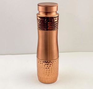 Botella de agua ecológica de cobre para una hidratación consciente, recipiente metálico reutilizable que apoya hábitos de agua limpia y rutina de bienestar. - Product Image 3