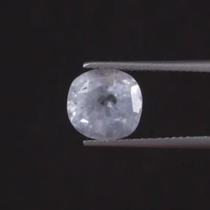 พลอยแซฟไฟร์สีขาวธรรมชาติแบบขายส่ง น้ำหนัก 4.75 กะรัต รูปทรงคุชชั่น ขนาด 9.5x9 มม. ได้รับการรับรองจาก IGI สำหรับการทำเครื่องประดับโดยบุคคลที่สาม - Product Image 1