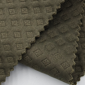 Tissu matelassé en POLYESTER RECYCLÉ personnalisé et tendance pour vêtements de golf - Product Image 6
