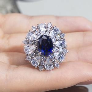 Bague en diamant taille princesse en or massif avec pierre centrale étincelante, bijou de mode pour le quotidien et les occasions spéciales - Product Image 3