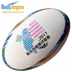 Ballon de rugby de qualité supérieure en caoutchouc synthétique, logo personnalisé disponible, performance de qualité compétition, durable et longue durée de vie - Product Image 1