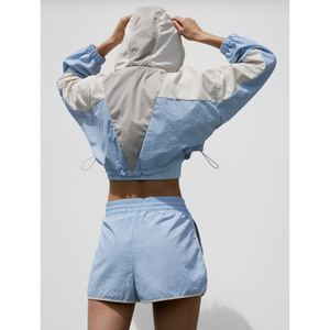 ชุดเซ็ต 2 ชิ้น เสื้อแจ็คเก็ตไนลอนน้ำหนักเบาแบบครอป ซิปติดกระดุม ฮู้ดดี้ ระบายอากาศได้ดี ซับในตาข่าย กันลม กางเกงจ็อกเกอร์สีพื้น ความยาวระดับเข่า สำหรับฤดูร้อน - Product Image 3