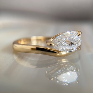 Diamant de laboratoire VVS taille poire, certifié IGI, solitaire en platine et or, cadeau de luxe pour femme, pour fiançailles, mariage ou anniversaire - Product Image 3