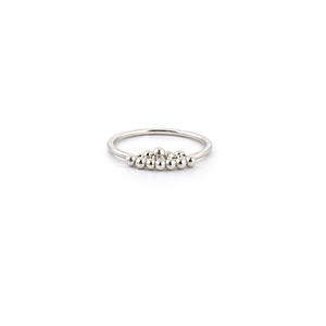 Bague en argent fin avec perles, élégante, minimaliste, moderne, pour femme, à porter au quotidien, idéale pour les fêtes, cadeau, bijoux - Product Image 1