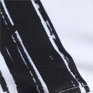 Uniforme de Fútbol Personalizado de Último Diseño, Manga Corta, Cuello en V, Logotipo Frontal, Secado Rápido, Transpirable, Diseño por Sublimación, 100% Poliéster - Product Image 4