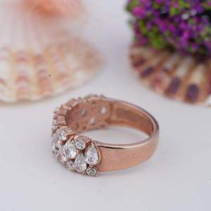 Anillo de Eternidad para Mujer en Plata de Ley 925 Chapado en Oro Rosa, con Microcluster Ovalado de Perlas, Joyería Personalizada Luxial Jewels Clásica - Product Image 2